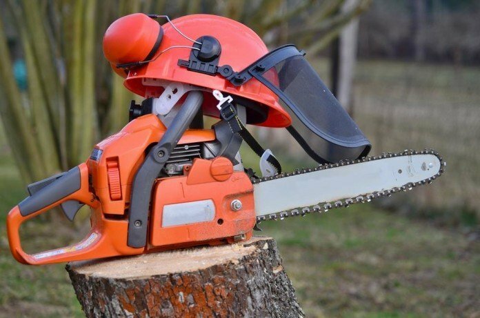 How Does an Exact Chain Saw Automatic Oiler Work